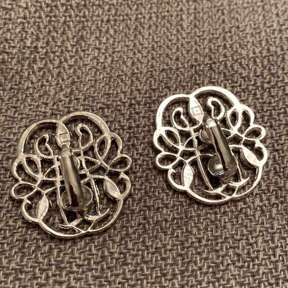 Medallion Like Silver Tone Clip-On Earrings Like New - Picture 2 of 7